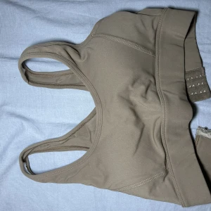 Nvgtn top - Nvgtn top i storlek XS