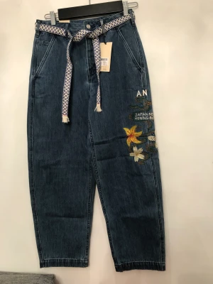 Jeans - Nya med pris lapp