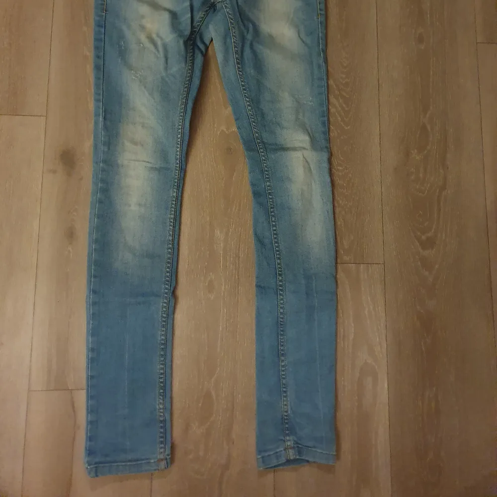 Desigual jeans strl 26.. Jeans & Byxor.