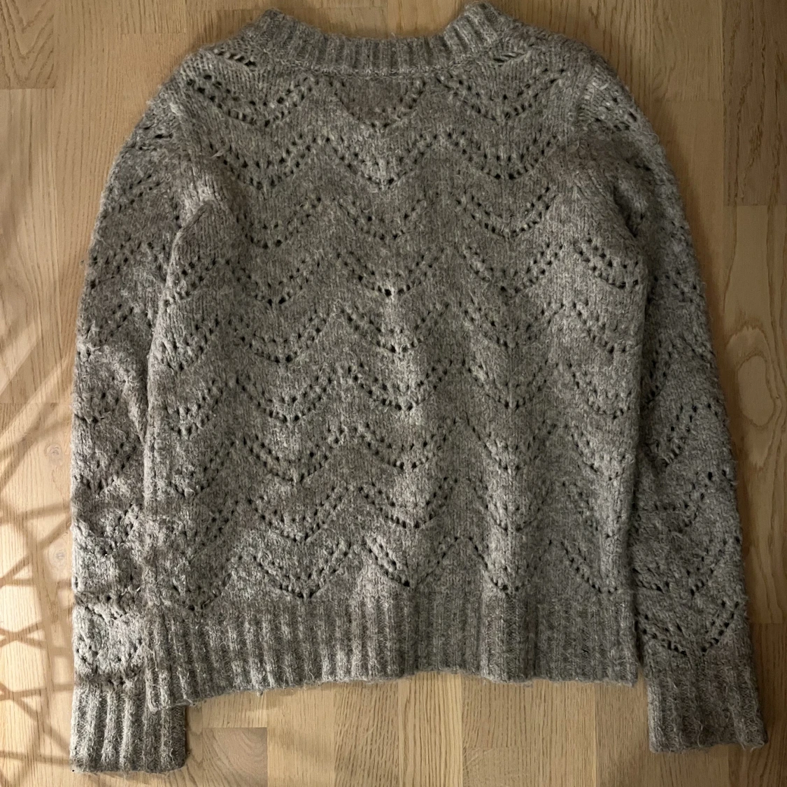 Stickad grå tröja  - 90