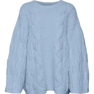 Fin ljusblå stickad tröja från vero Moda, storlek xl men sitter fint oversized, skriv för fler bilder🥰