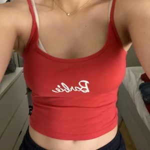 Barbie linne - Gulligt barbie linne, passar XS-M. Stretchiga material. 