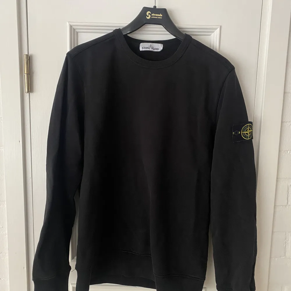 Säljer en Stone Island tjocktröja i storlek L. Tröjan i sig är i mycket bra skick, nypris 2900. Bara att höra av sig vid frågor eller funderingar!. Hoodies.