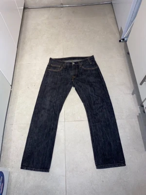 Levis 504 jeans - Super snygga Levis 504 jeans till herr i strl 32x30. Superfint skick. Endast använd fåtal gånger. Härlig passform med en vintage look.
