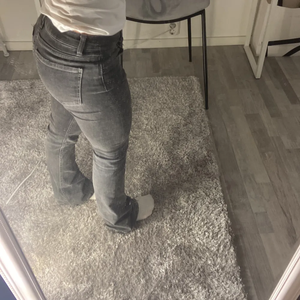 Låg midjade svarta/ gråa jeans från Gina Young storlek 146  Bra sick!. Jeans & Byxor.