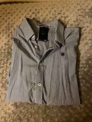 Skjorta  - Nästan nya 