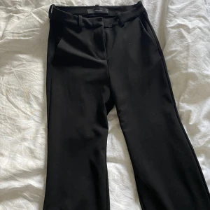 Kavaj byxor - Byxor från vero moda med fickor. Knappt använda strl xs