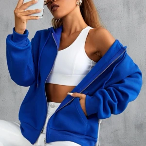 Säljer min hoodie från shein. Ganska använd  - Säljer min mörkblåa hoodie från shein. Ganska använd