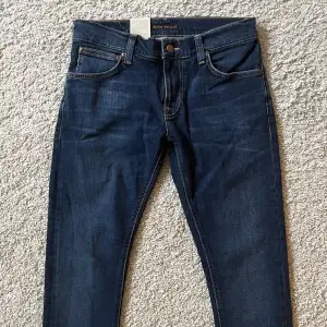 Säljer ett par helt nya Nudie Jeans, storlek 32/32. Skriv vid frågor!