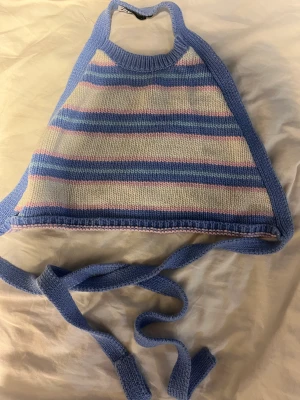 Topp från Zara - Säljer denna fina stickade toppen ifrån Zara i storlek S. 