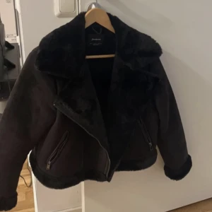 Jacka  - Jätte fin jacka ifrån stradivarius. Den är helt ny! 
