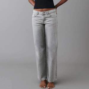 Nya Low straight jeans från GinaTricot i storlek 34!🤍
