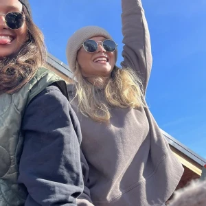 Hoodie - Säljer denna hoodie fårn zara! 