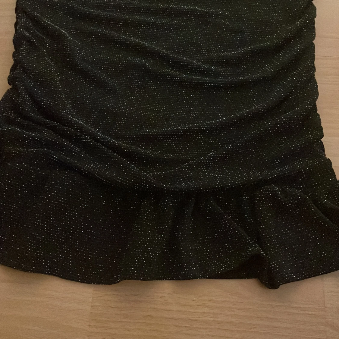 Glittrig volangkjol  - 90