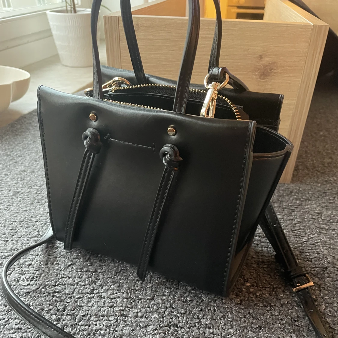 MINICITYVÄSKA MED KNUTAR FRÅN ZARA - 90