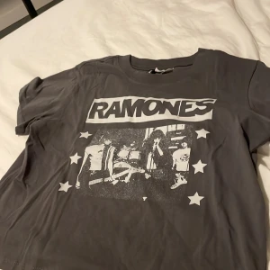 Ramones T-shirt  - Snygg graphic tee!