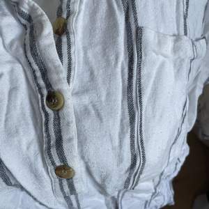 Oversize gråblå randig linne skjorta