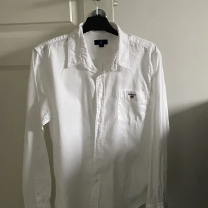 Gant skjorta - Säljer nu min gant skjorta eftersom den inte används längre. Skick 9/10 knappt använd. Vid funderingar är det bara att höra av sig!