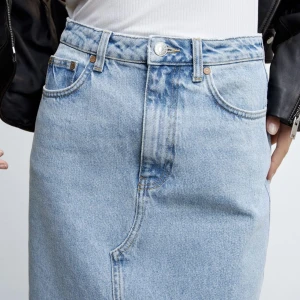 Denim/jeans kjol - Storlek S, från Mango