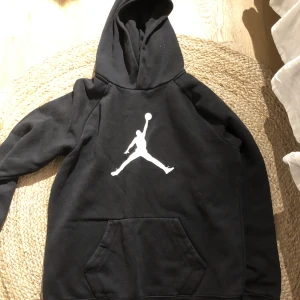 Jordan hoodie - Använd 2 gånger, skick: 9/10. Äkta