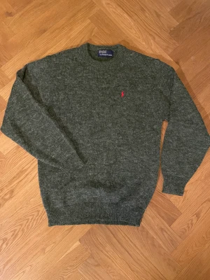 Vintage Ralph Lauren - Säljer min snygga vintage, stickade Ralph lauren tröja som är sparsamt använd.  Öppen för byten!