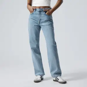 Säljer mina weekday jeans i modellen Voyage storlek 27/32 då de inte kommer till användning längre 