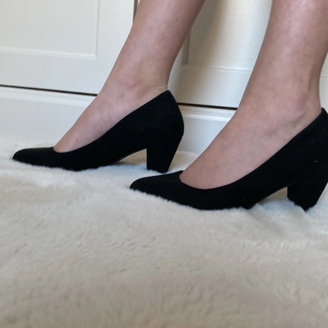 Ett par svarta klackar