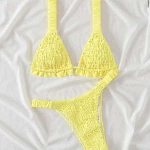 Gul bikini  - Säljer en gul bikini, aldrig använd! Köparen står för frakten, skriv privat för fler frågor❤️