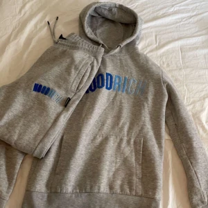 Hoodrich dress - Använt ganska mycket men den är för liten nu men den är i helt okej skick, ganska liten i storlek passar S och M