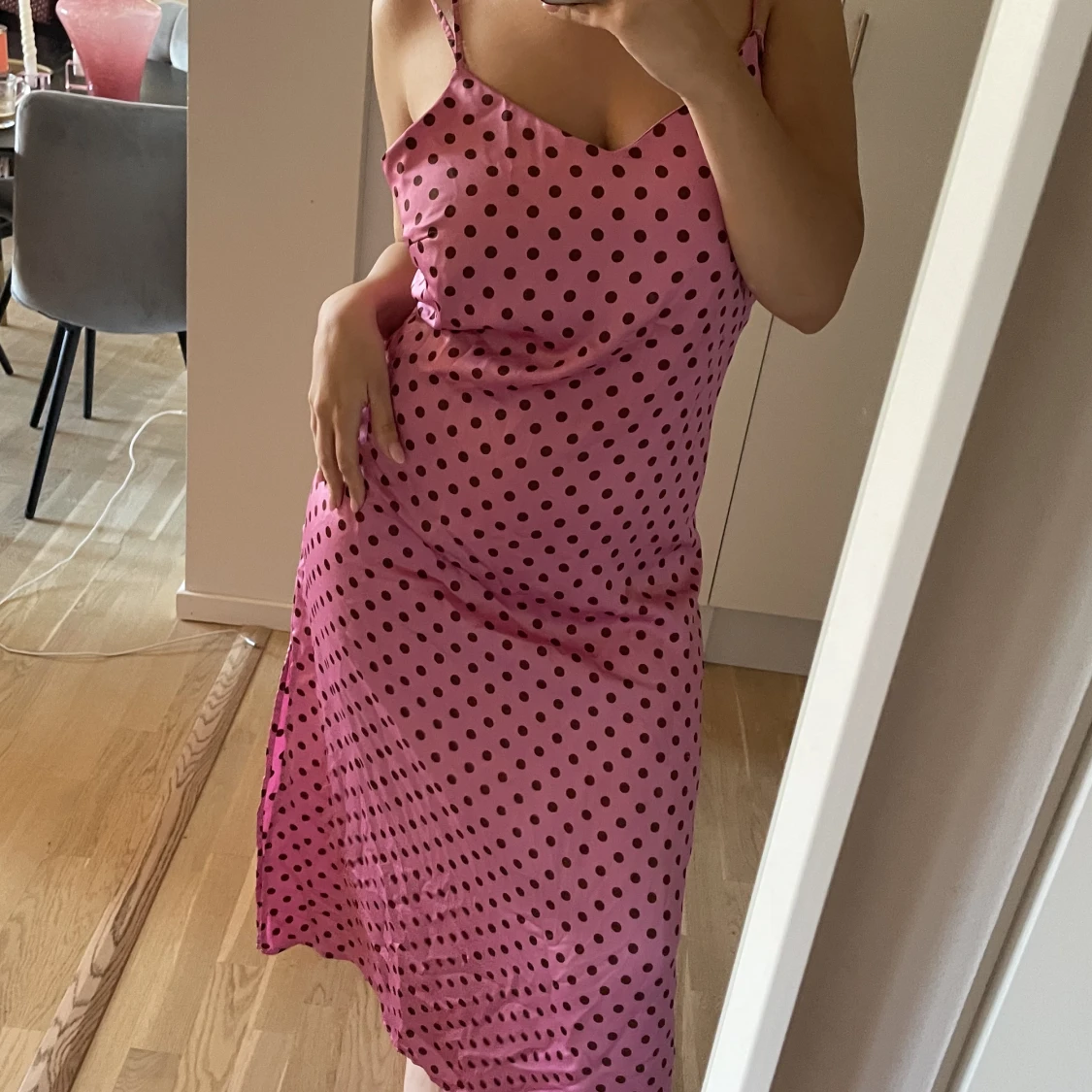 Rosa prickig klänning  - 90