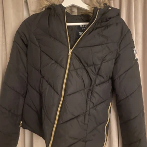 Svea dunjacka  - Dunjacka från Svea i storlek xs. 190kr+frakt