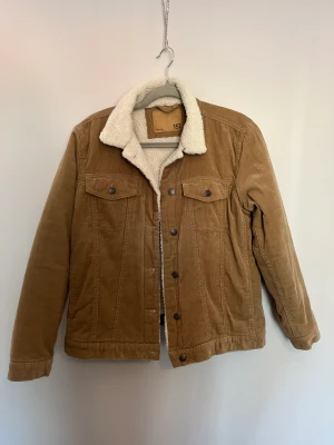 Manchester jacka 🤎 - Super skön jacka, perfekt till våren/hösten i manchester material