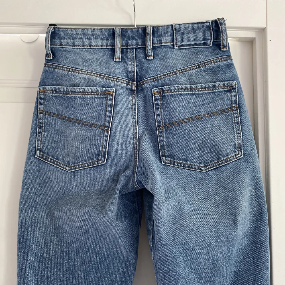 Säljer dessa riktigt snygga jeansen från collusion i storlek 36. Helt oanvända då dom är för små för mig  . Jeans & Byxor.