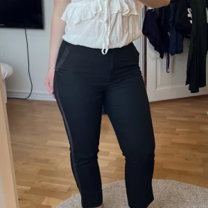 Svarta kostymbyxor  - Svarta kostymbyxor storlek 36