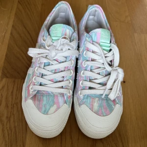 Adidas sneakers storlek 38  - .