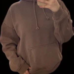 Brun hoodie  - Brun hoodie från Kappahl. Använd fåtal gånger. Original pris: 400
