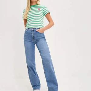 Jätte snygga dr denim jeans i modellen echo som är sparsamt använda. Nypris 699, säljer för 250.💕💕