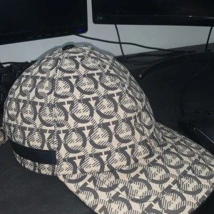 Farragamo keps - Helt ny ferragamo keps,  Inga skador alls, Jätte fräsh