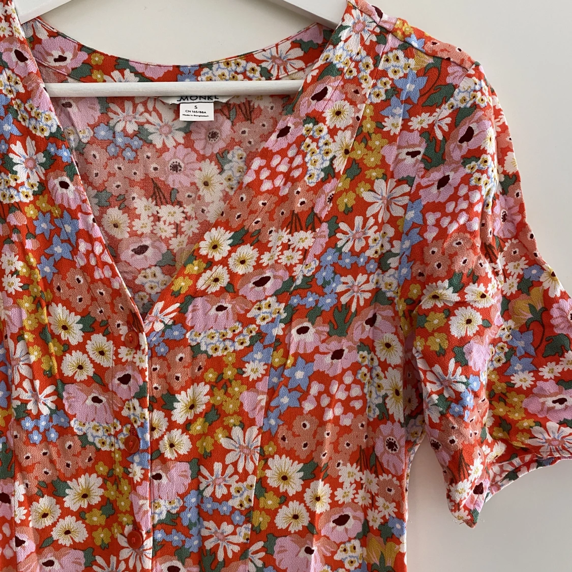 Blommig Monki klänning - 90