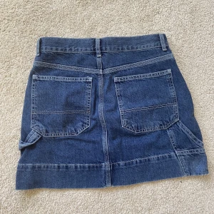Jeanskjol - Super snygg jeanskjol i nyskick. Aldrig använd då den är för liten för mig🫶