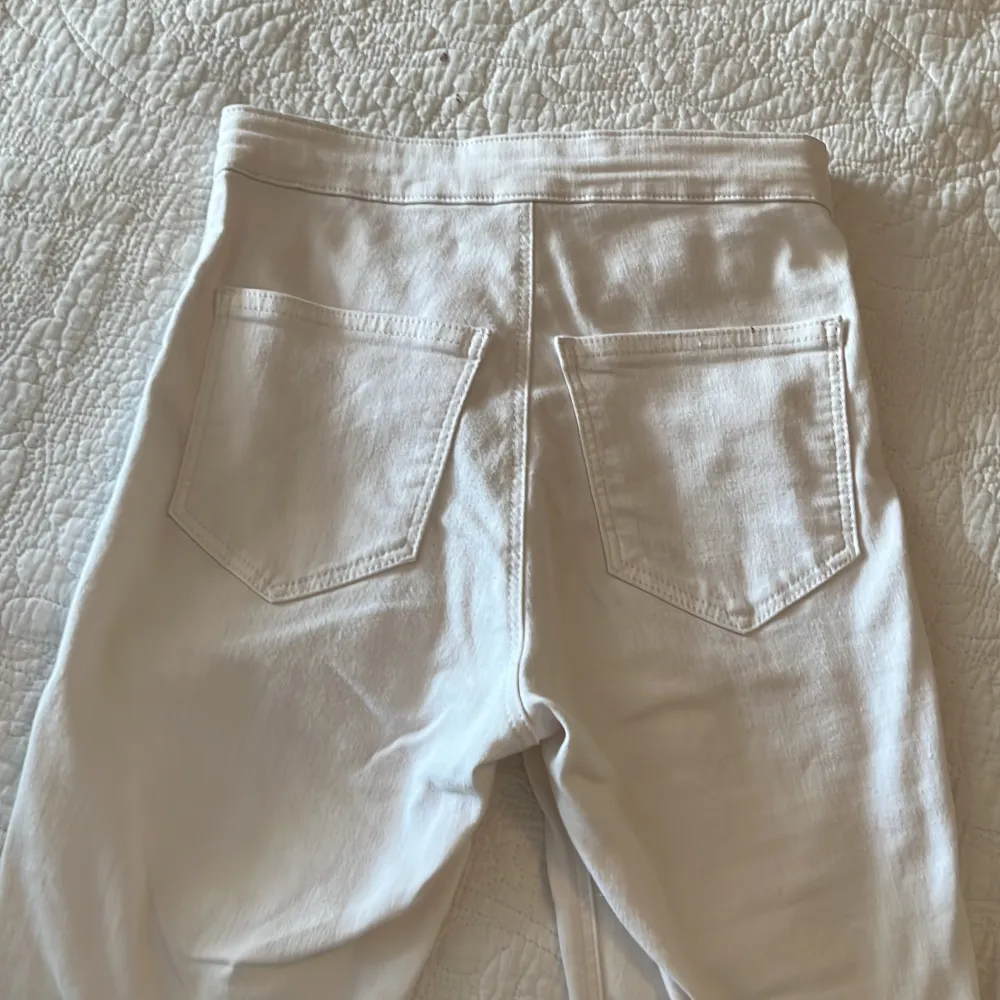 super super stretchiga vita Slim jeans från Topshop i storlek W26/L32 (Mer info om produkt i DM) 🌹. Jeans & Byxor.
