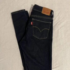 Levis jeans - Levis 710 super skinny i storlek 27. Fint skick.