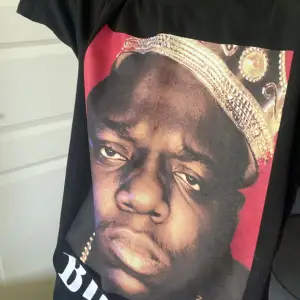 Oversized T-shirt med The Notorious B.I.G. Använd 2-3 gånger! Kom gärna med egna prisförslag! Frakt tillkommer 