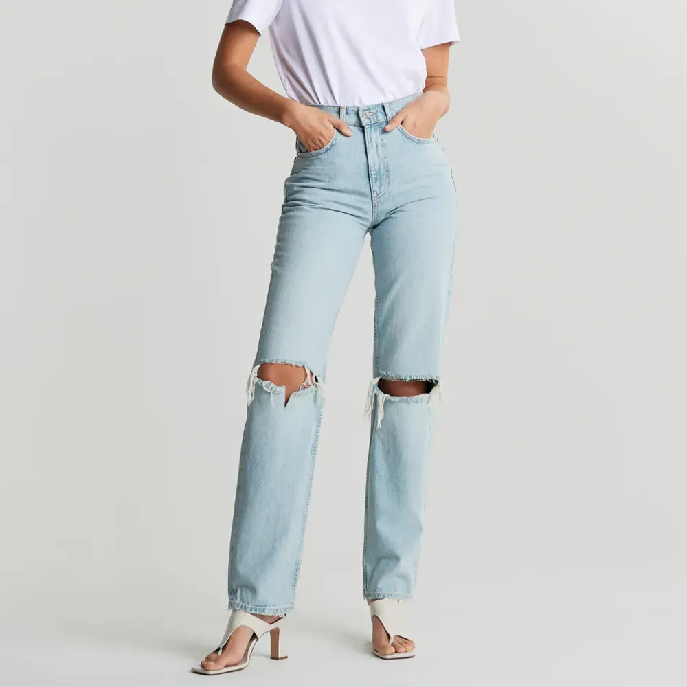 Blåa jeans från Gina tricot som knappt är använda, hör av er vid funderingar är. Jeans & Byxor.