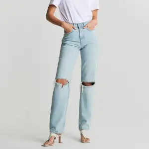 Blåa jeans från Gina tricot som knappt är använda, hör av er vid funderingar är
