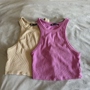 Två toppar från Zara - Två ribbade toppar ifrån Zara i stl S i bra skick! En rosa och en beige.  40 kr för båda topparna.💕