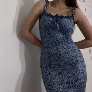 Söt klänning - så söt blå klänning 💙 skriv vid funderingar eller för fler bilder! 