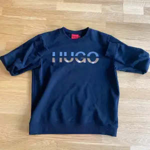 Hugo boss sweatshirt. Använd ett 20tal gånger men i nyskick. Kan gå ner i pris