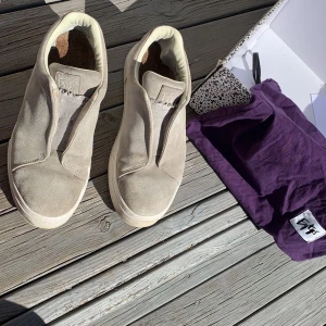 Eytys - Säljer mina gråa eytys skick 7,5/10 hör av er om frågor.