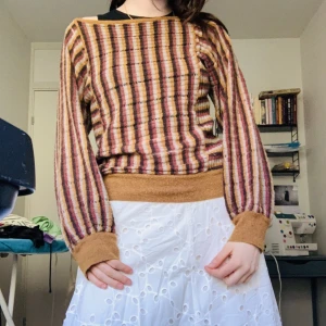 Stickad tröja  - Snygg stickad tunn tröja! 💘